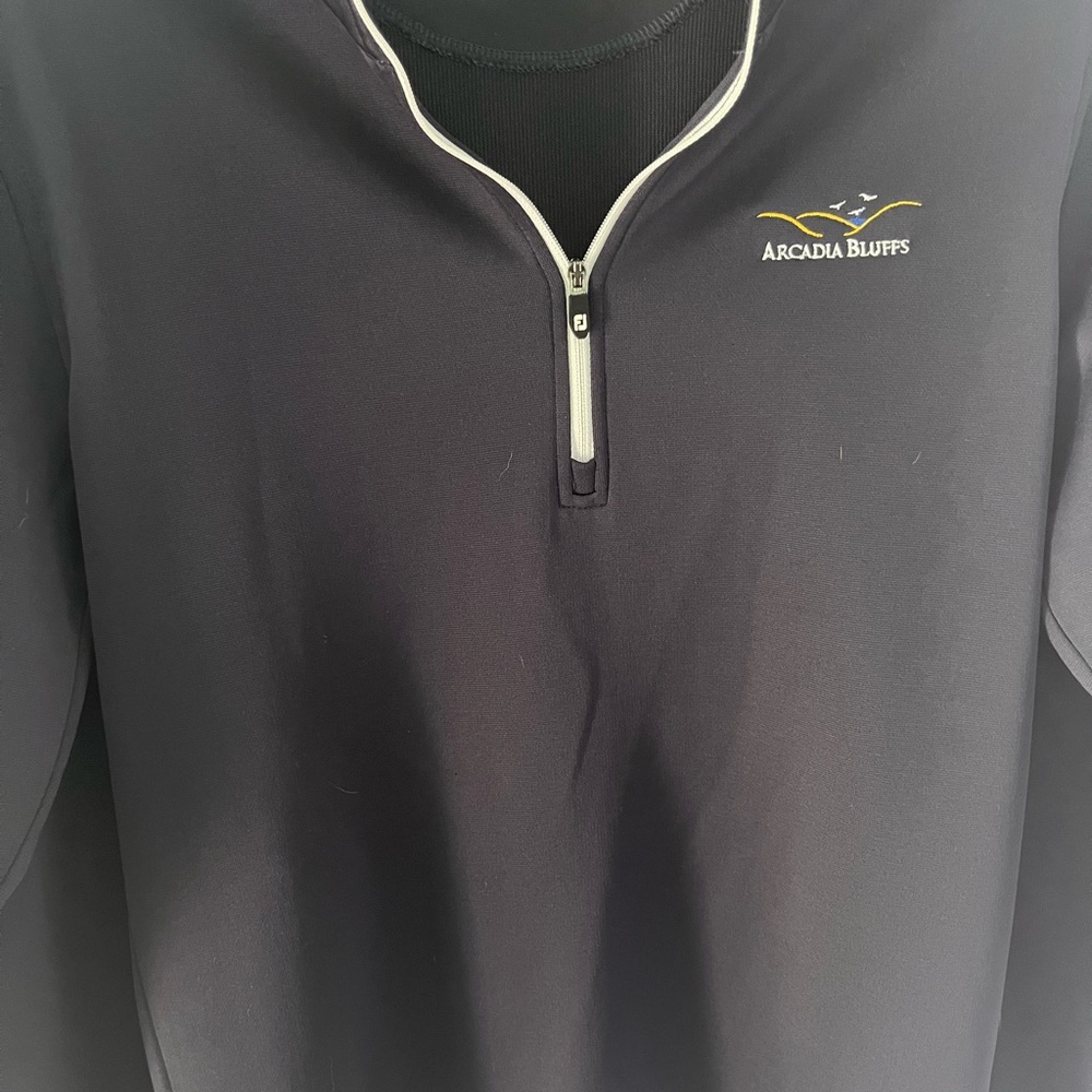 Arcadia Bluffs dark navy blue Quarter-Zip Pullover.  Junior size.25”length 19”wi